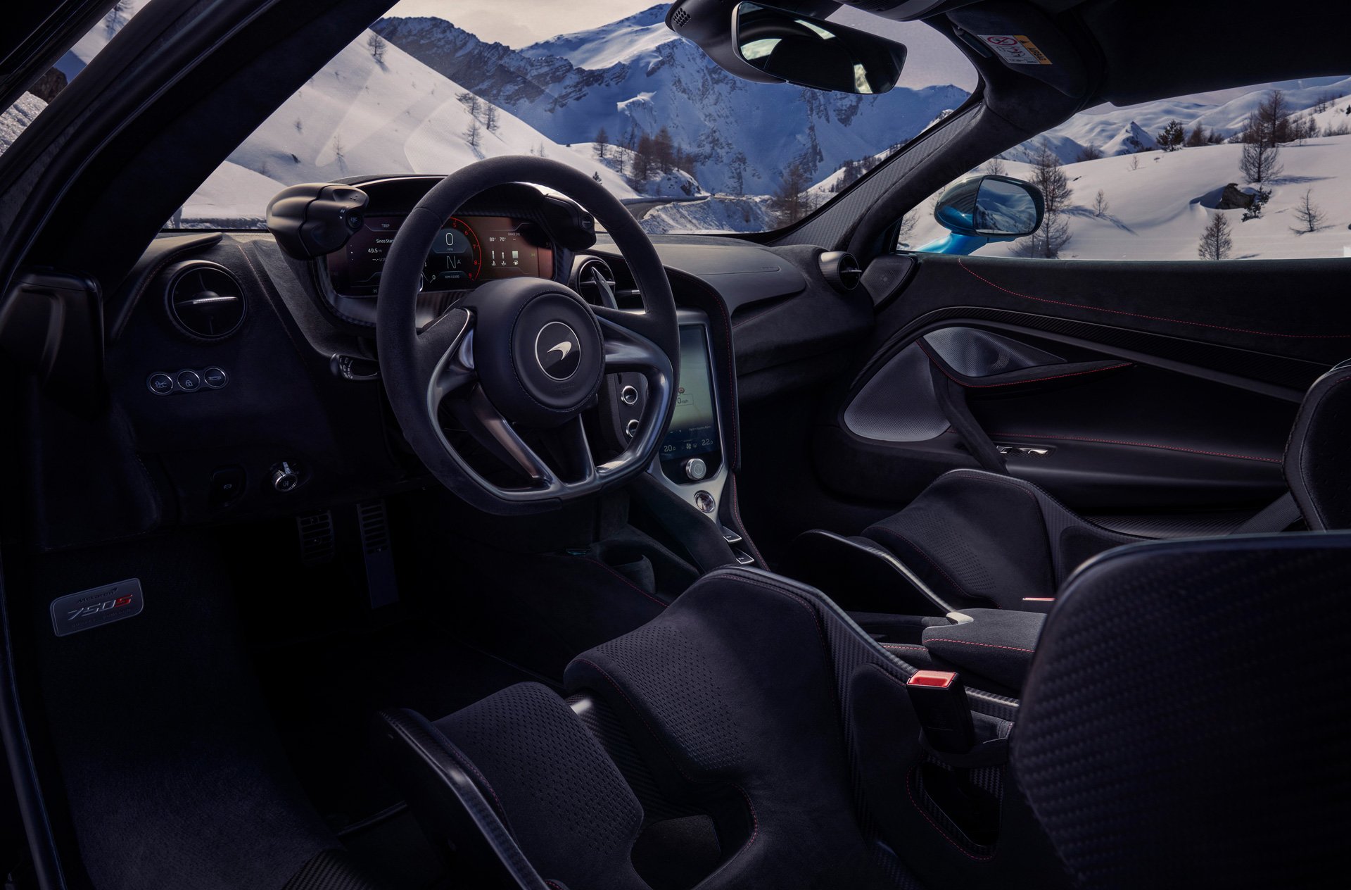 mclaren-750s-interior-lightness