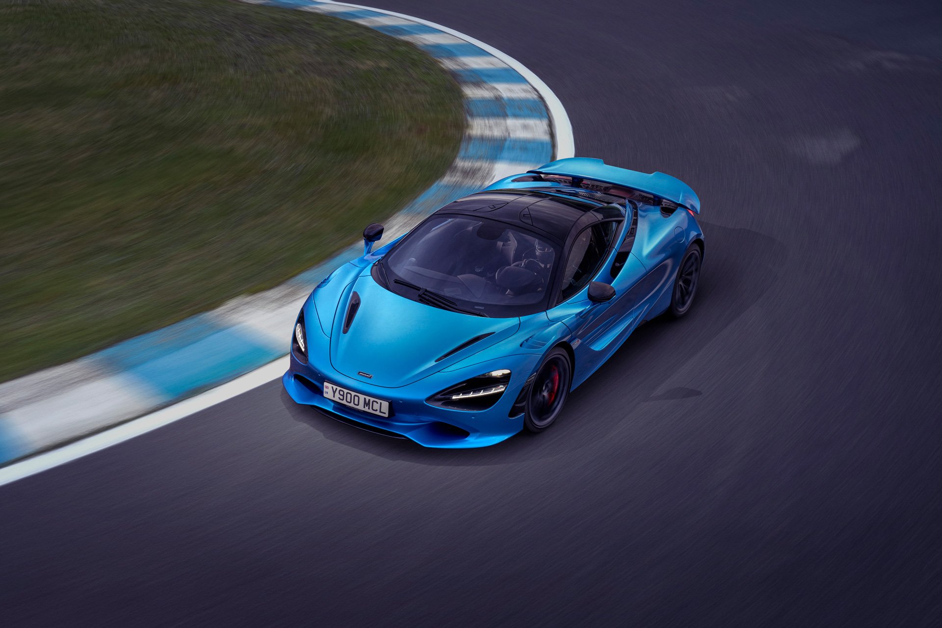 mclaren-750s-track-power