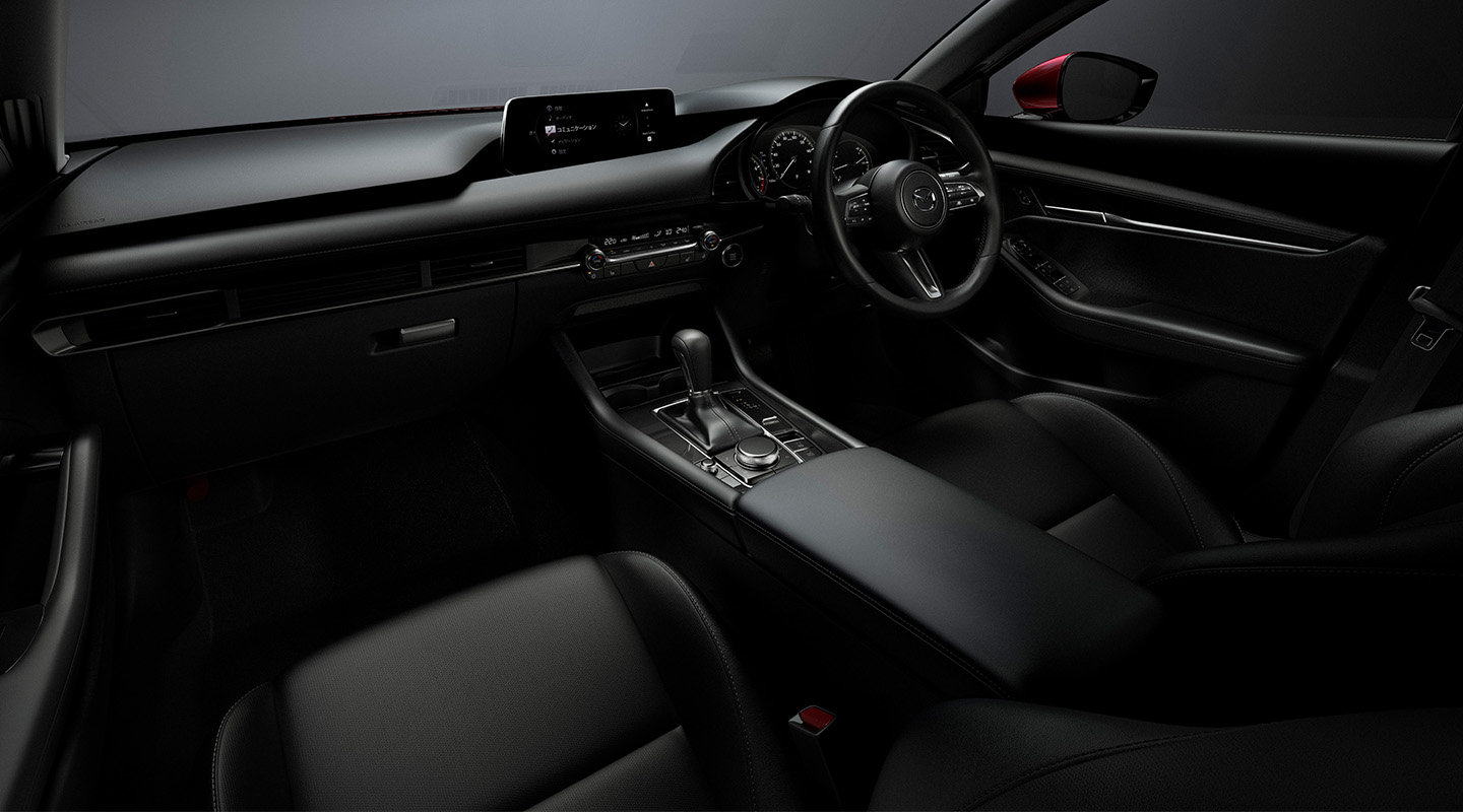 230406_mazda3_interior_clr_sg-leather-black_img01