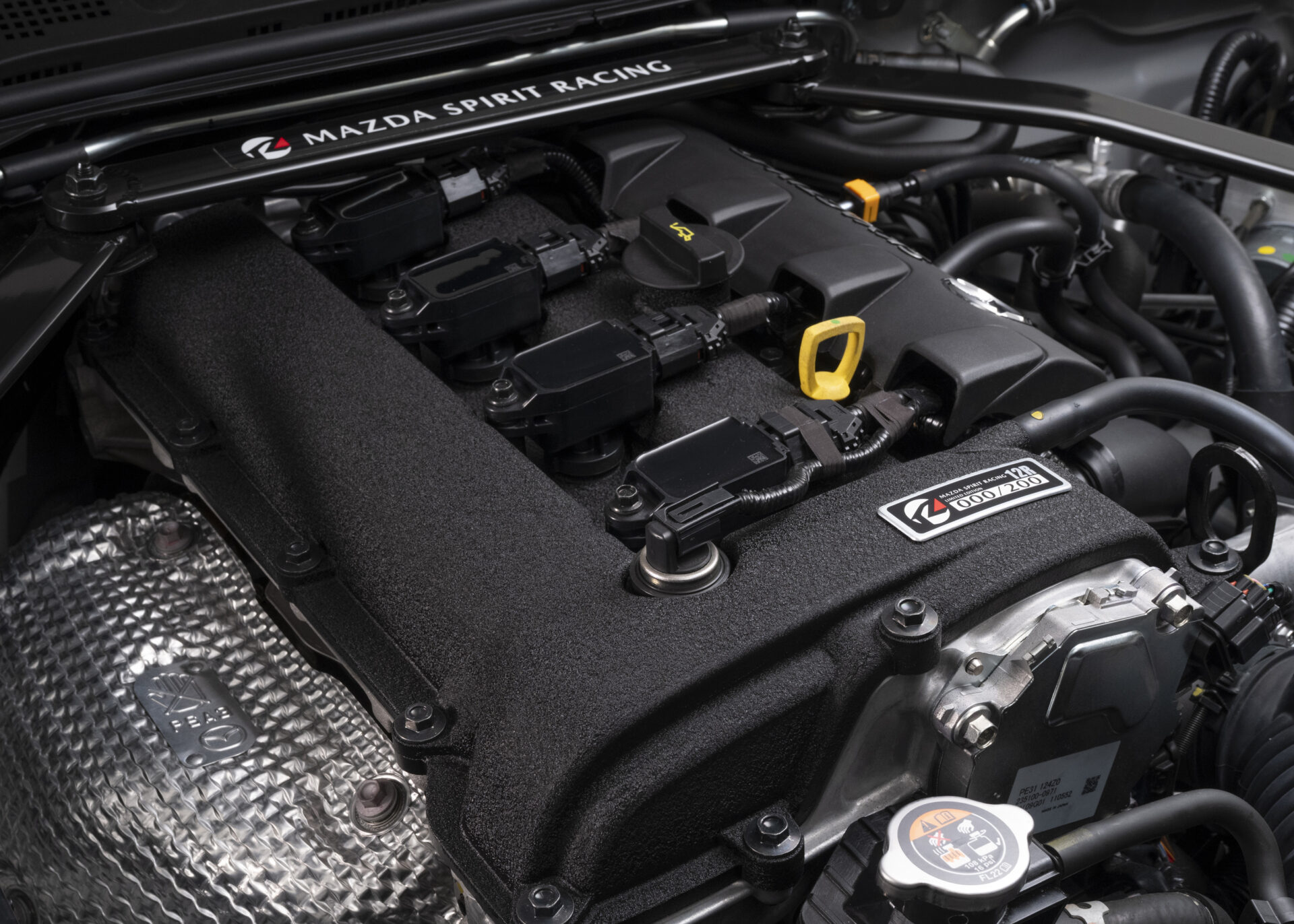 mazdaspiritracingroadster12r_enginecompartment_06_l