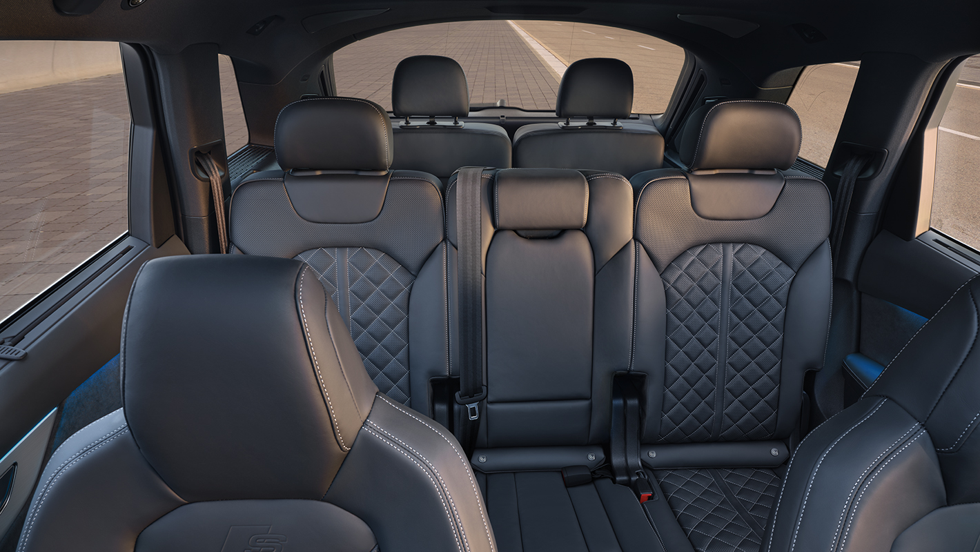 アウディQ73列シート