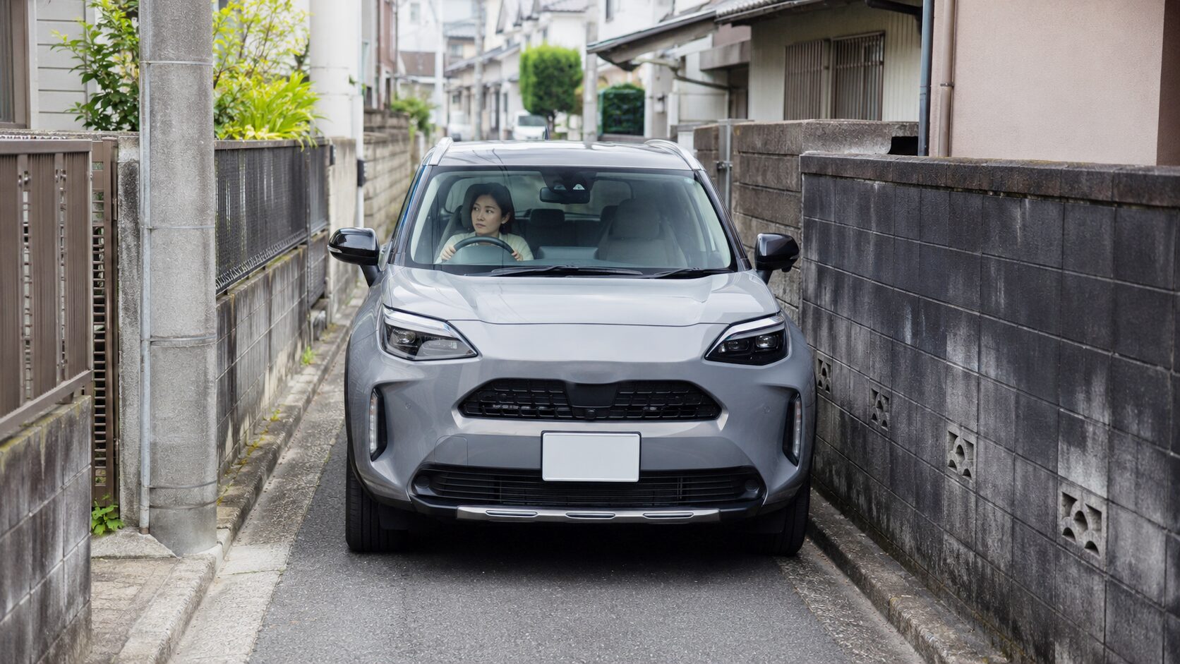 コンパクトSUVでの狭小道路走行