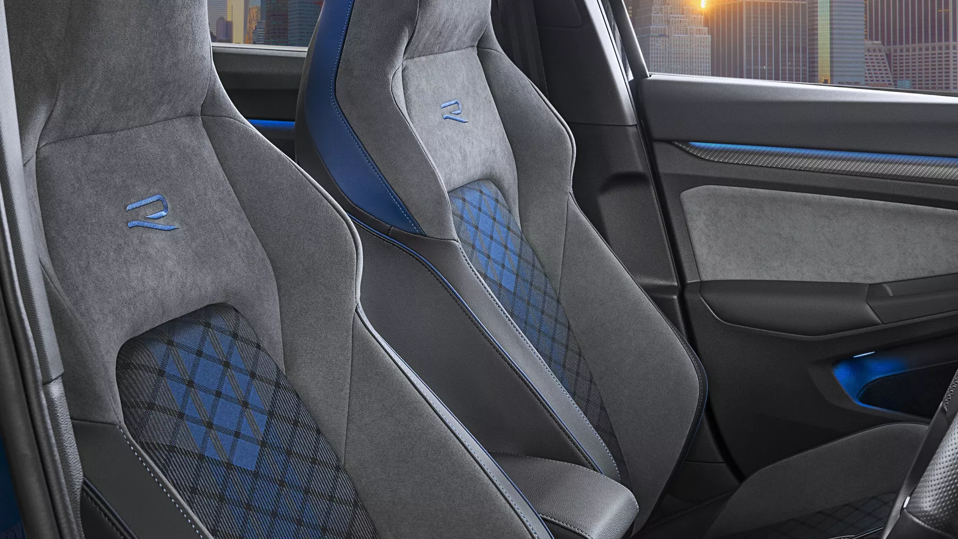 16_9_golfr_interior2-1