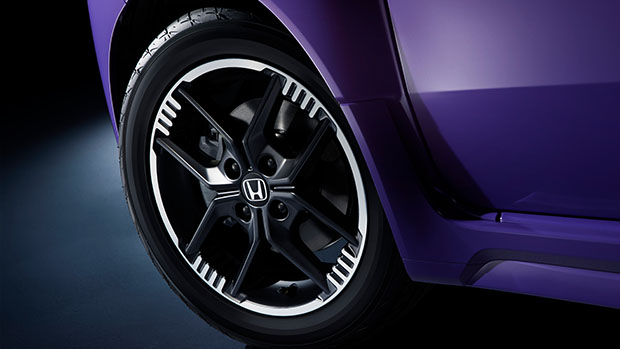 15インチアルミホイール（マットベルリナブラック＋切削）