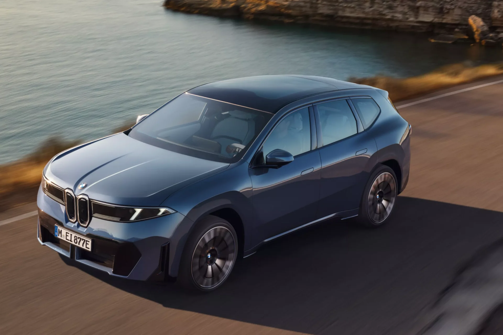 na5_teaser_electric-cars_3to2