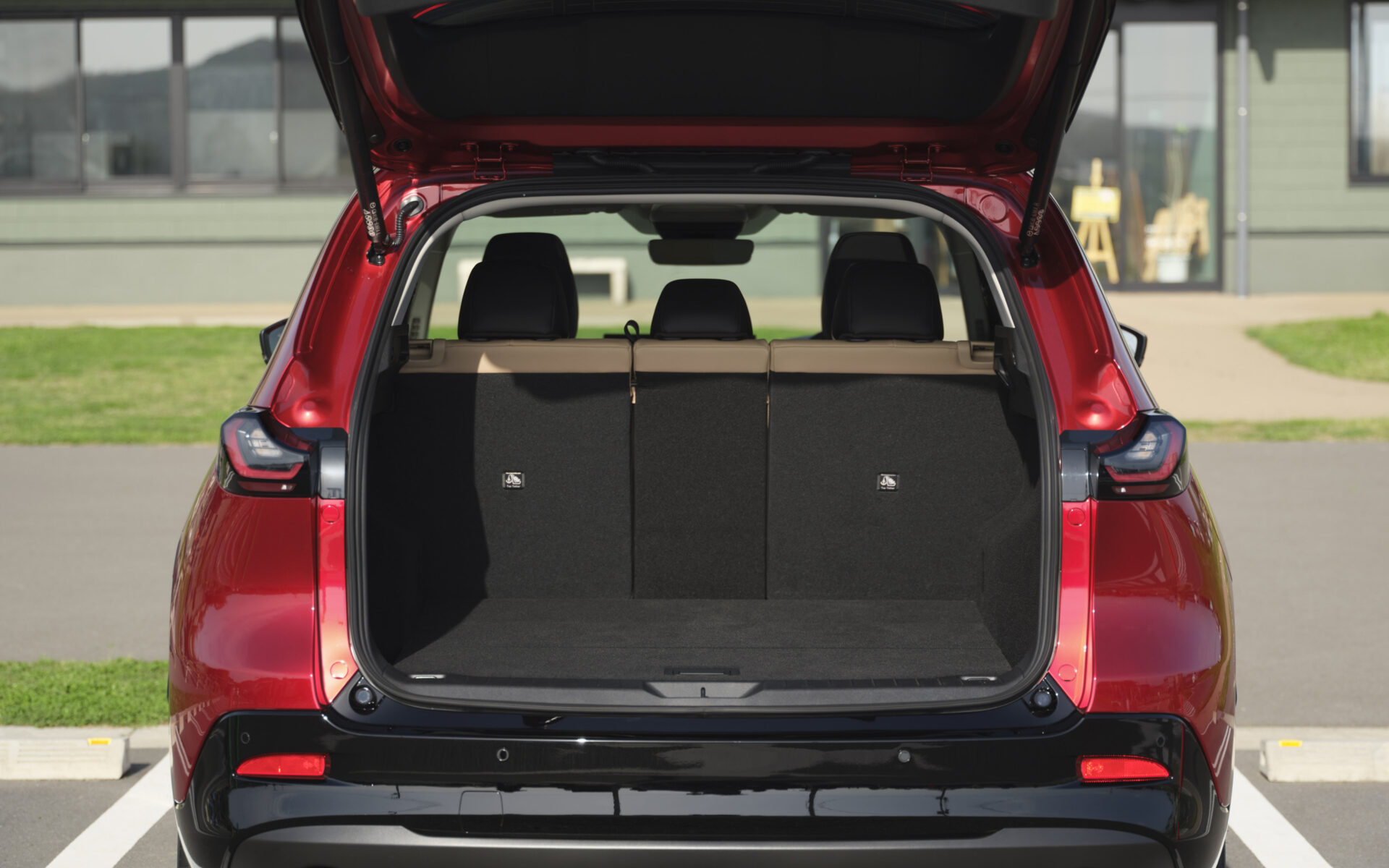 71.cx-5_jp_luggage_space_l